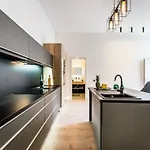 Highrise Oasis Apartman