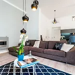 Highrise Oasis Apartman *