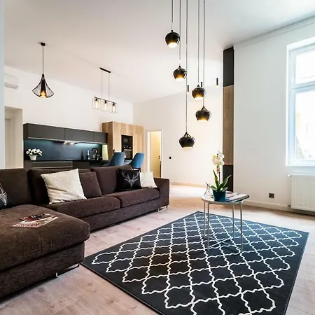Regi Highrise Oasis * بودابست